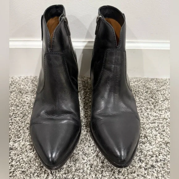 Frye Jennifer Black Leather Ankle Booties, size 9.5 - Picture 4 of 16